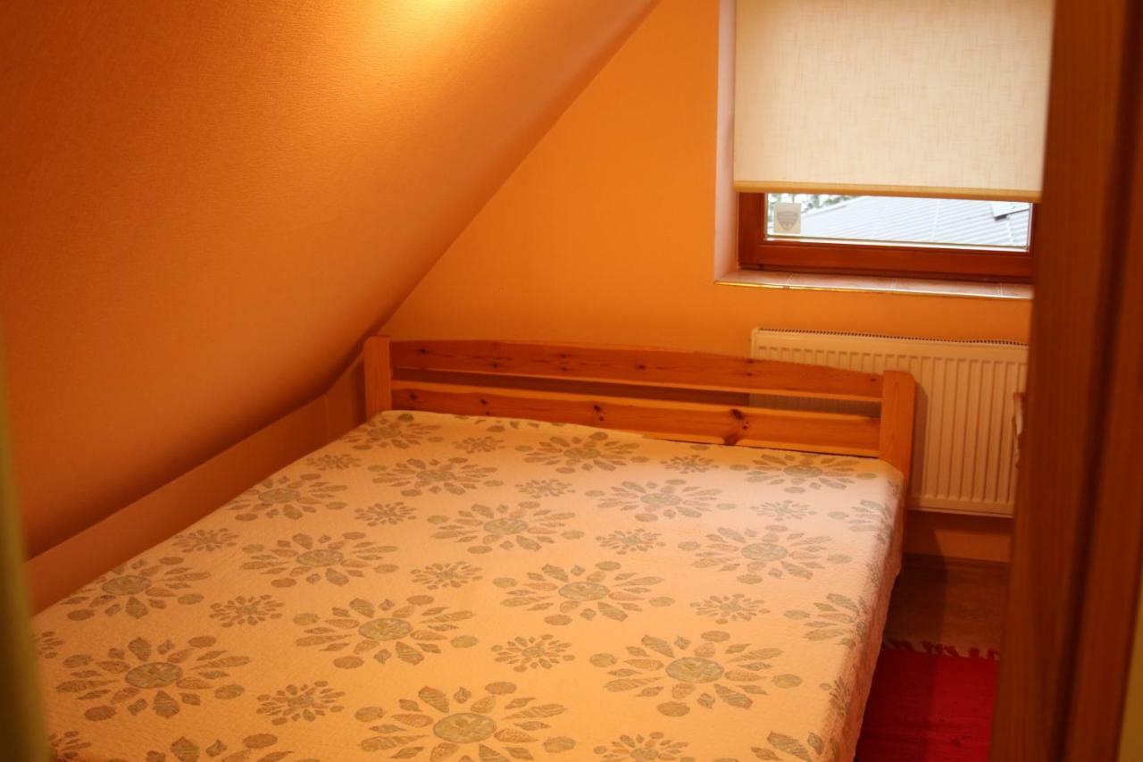 Viesu Maja Forrest Villa Dzimtmisa Kültér fotó